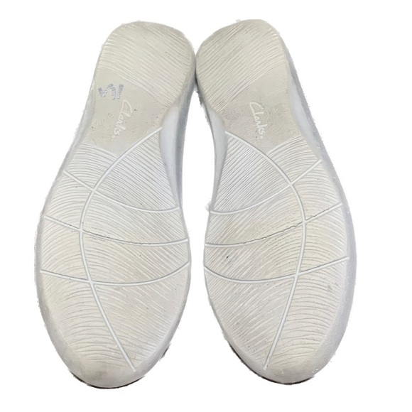 Clarks Cloud Steppers, Beige, Size 9, Soft Cushion Insoles, Good condition. - Picture 3 of 3